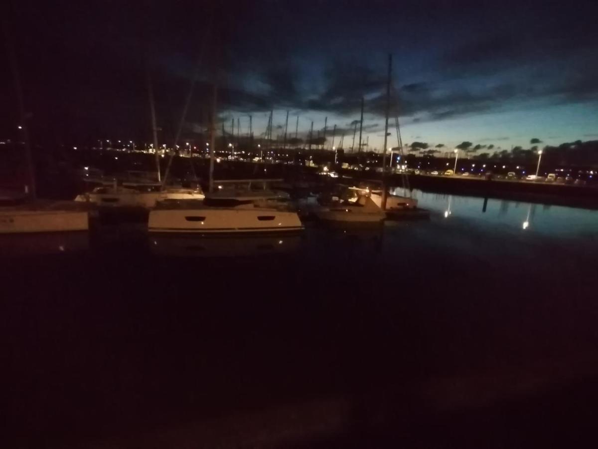 Sejour Insolite Sur Un Yacht. Bateau Hotel A Quai. La Rochelle  Exterior foto